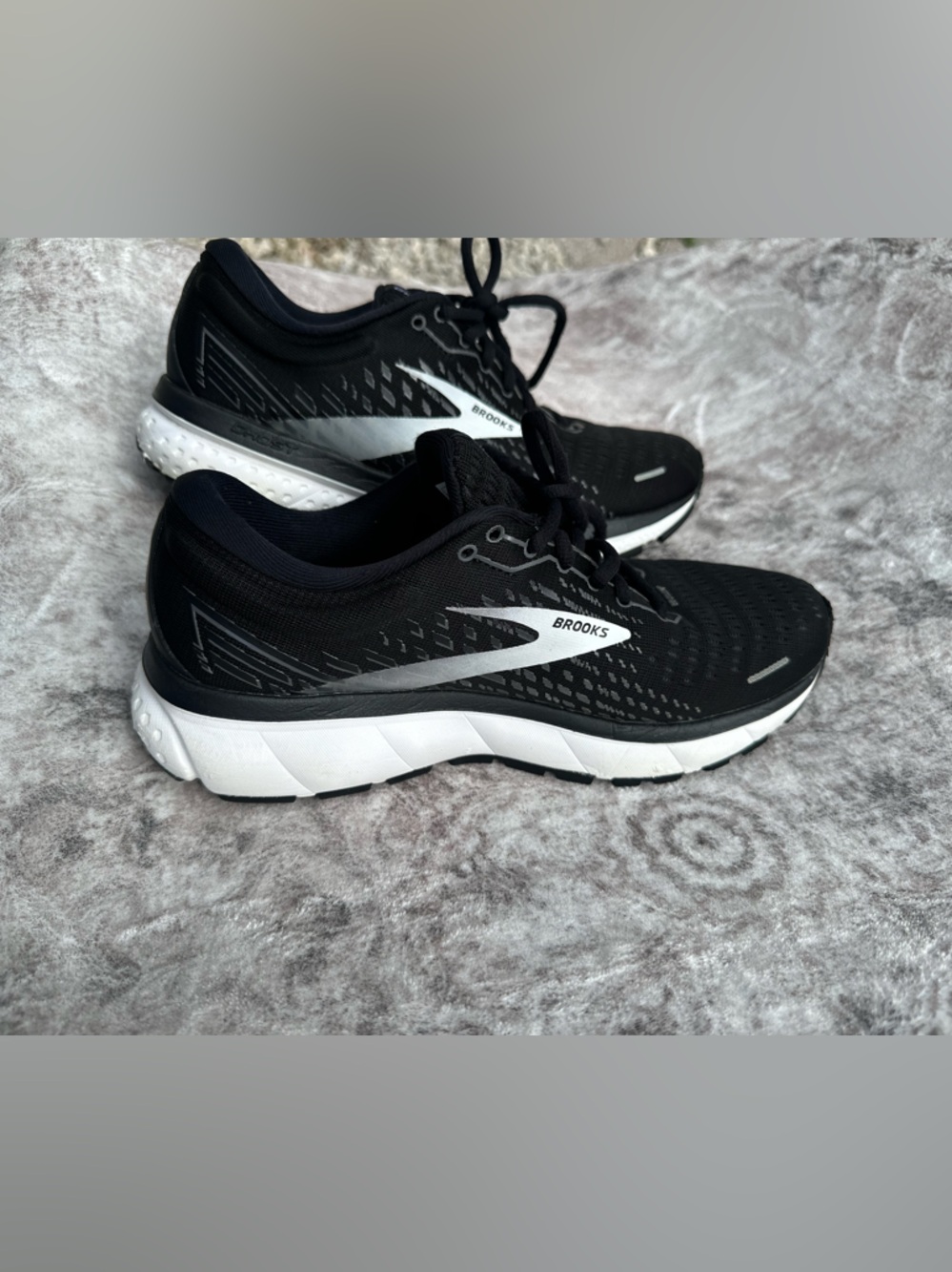 Brooks Ghost 13 Women's Running Shoes - Black/White - Size 7.5 - Great Condition